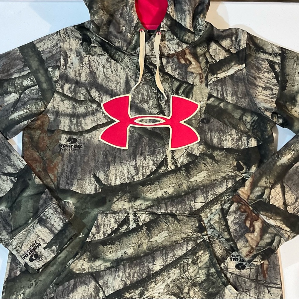 Woman’s Under Armour Mossy Oak hot pink and camouflage